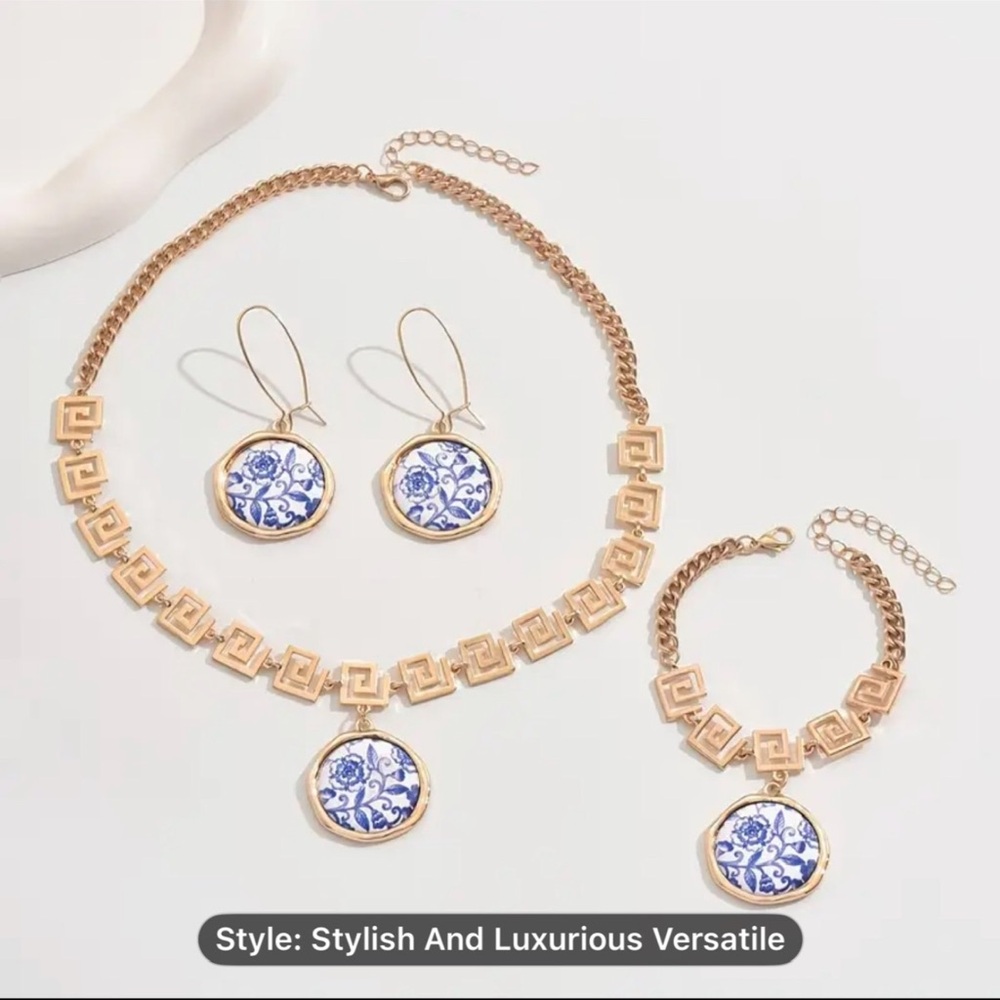 Elegant Gold and Blue Jewelry Set